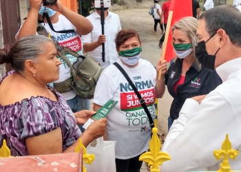 Continúa Norma Treviño recorriendo colonias de Piedras Negras