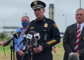 Autor de tiroteo en aeropuerto de San Antonio murió en el hospital tras recibir disparo de policía