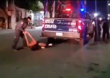Captan otra represión por parte de policías municipales de Tulum