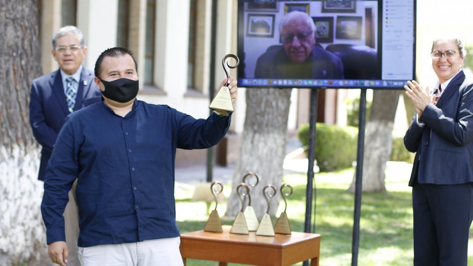 Convocan a periodistas