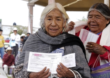 AMLO: Vetaré si la oposición quita recursos para programas sociales