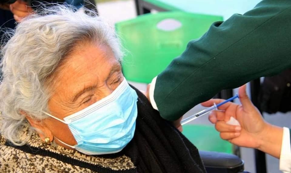 Aplican segunda dosis de vacunación contra el COVID19 para Adultos Mayores