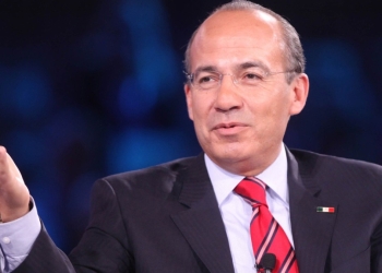 Felipe Calderón pide a gobierno federal venta de vacuna anticovid en farmacias y supermercados