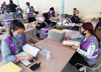 Cuentan boletas en el IEC