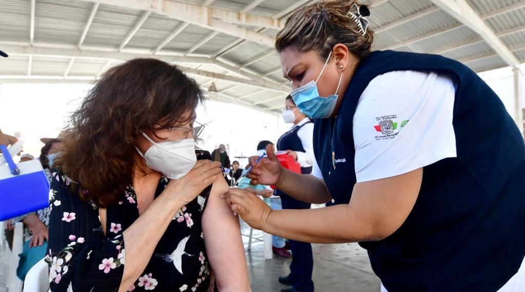 Aplican en Coahuila vacuna anticovid19 a personas de 40 a 49 años