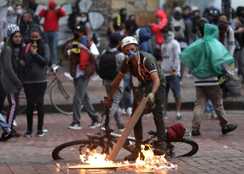 Se eleva a 24 cifra de muertos en manifestaciones y protestas en Colombia