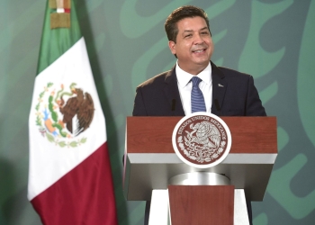 Emiten una alerta migratoria contra Cabeza de Vaca