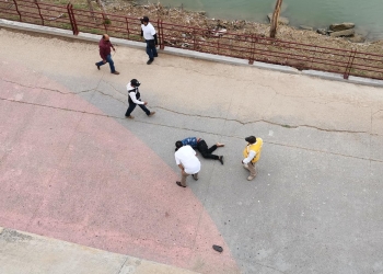Reportan delicado pero estable a joven suicida