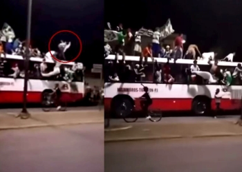 Joven cae de camión durante festejos por el triunfo de Santos