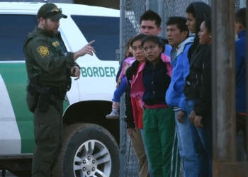 Alcaldes de EU piden legalización de 5.2 millones de migrantes; los califican como trabajadores