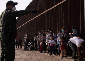 Trump deportó a más de 300 migrantes sin sus hijos, revela informe