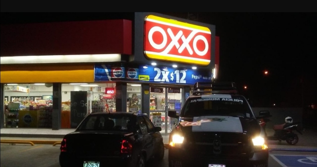 Investigan asaltos cometidos en dos tiendas de conveniencia