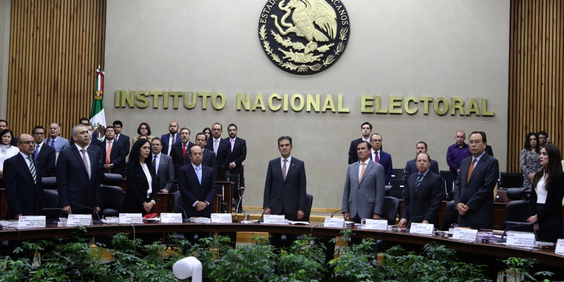 INE guarda minuto de silencio por candidatos asesinados en proceso electoral