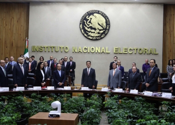 INE guarda minuto de silencio por candidatos asesinados en proceso electoral