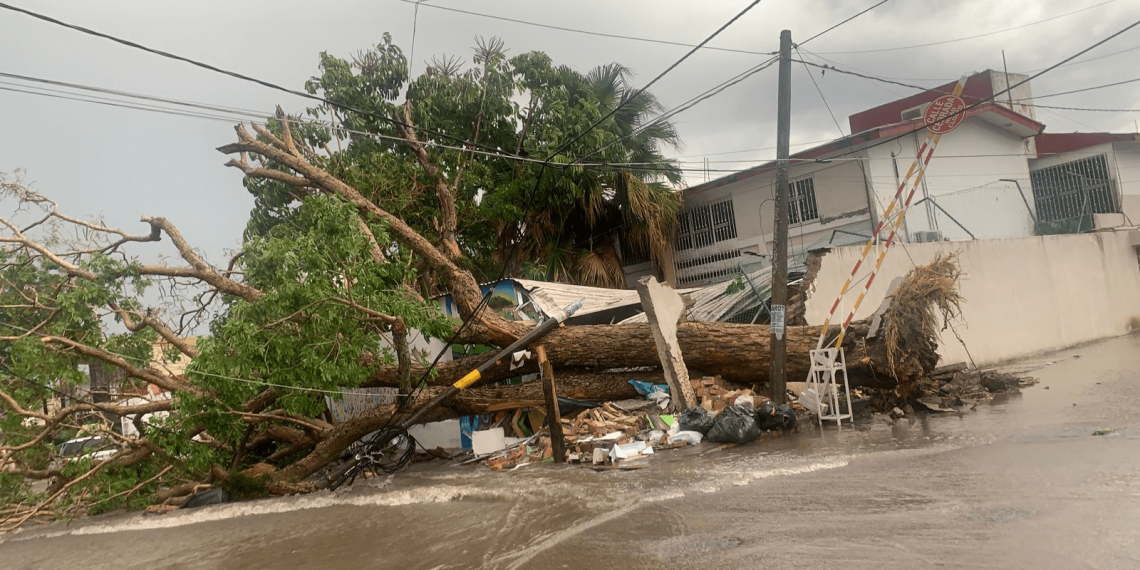 Huracán ‘Enrique’ deja inundaciones y daños materiales en Tepic