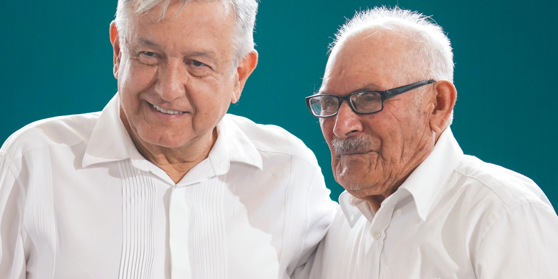 AMLO felicita a los papás de México por el Día del padre