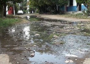 Ahora con aguas negras se inunda colonia Esfuerzo Nacional