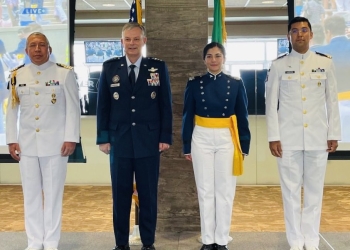 Primera mujer mexicana se gradúa de Fuerza Aérea de EU