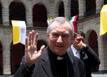 Secretario de Estado del Vaticano llega a México; se prevé reunión con AMLO
