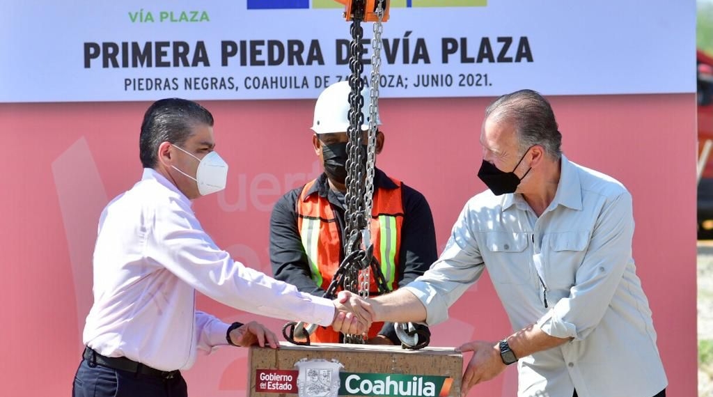 Colocan primera piedra de Plaza Vía Coppel en Piedras Negras