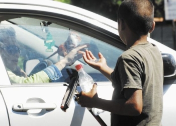 PRONNIF atiende casos de niños en riesgo al vender productos en las calles