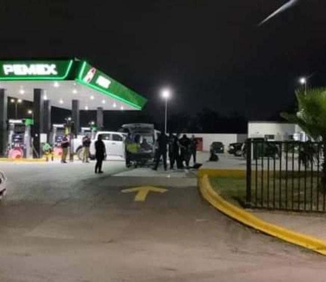 Buscan identificar a hombre que murió en explanada de gasolinera