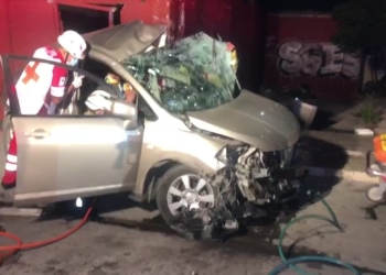 Policía ‘Violeta’ daña a mujer y a un bebé