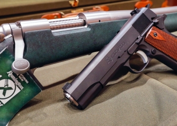 Gobernador de Texas firma ley que permite el libre porte de pistolas sin necesidad de licencia