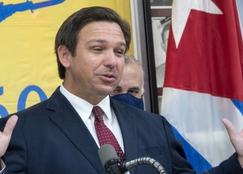 Gobierno de Florida despliega agentes en Texas para apoyar en la ‘catástrofe’ en la frontera