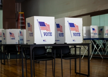 Grupos latinos presentan demanda contra ley que afecta a votantes en Texas