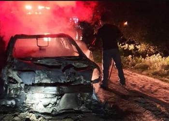 Fuego consume vehículo en ejido San Isidro y se registra conato de incendio en vivienda