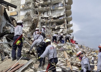 Ebrard ofrece a Miami apoyo en labores de rescate tras derrumbe