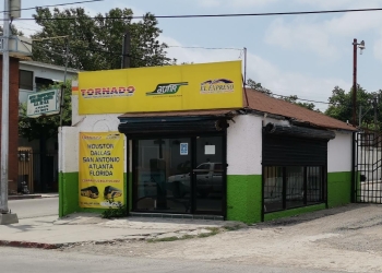 Investigan robo a negocio de transportes