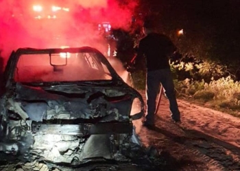 Encuentran persona calcinada en cajuela de carro quemado