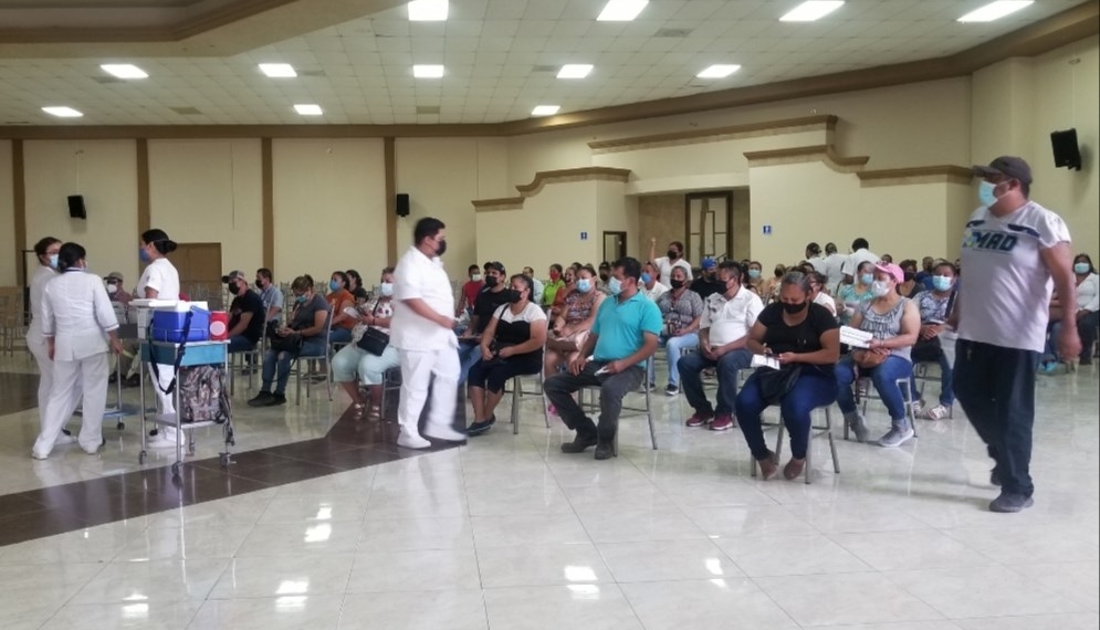 Arranca jornada de vacunación de 40 a 49 años
