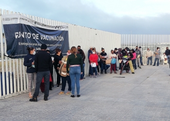 Vacunan a varios grupos