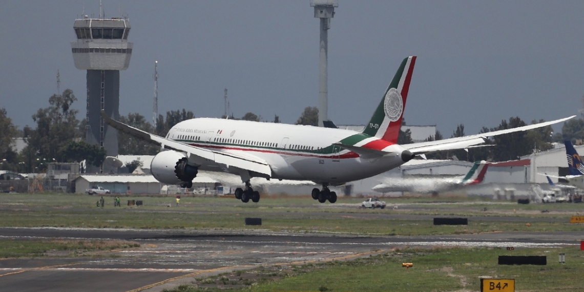 Usan avión presidencial para llevar a Tokio el equipo que usarán los atletas olímpicos