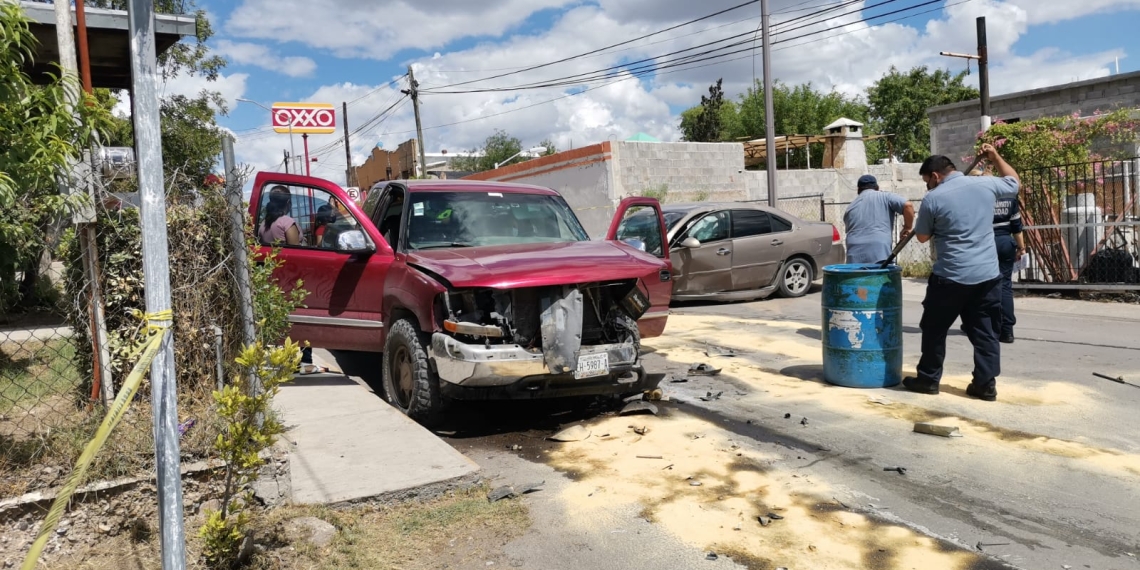 Chocan de frente sobre transitada avenida