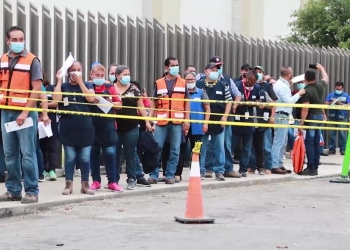 Empleados de Maquiladoras de 40 a 49 años son vacunados