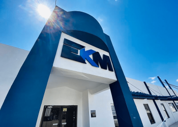 Suspenden labores en Elektrokontakt por materia prima con COVID-19