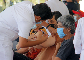 Variantes de coronavirus están ganando carrera contra vacunas anticovid: OMS