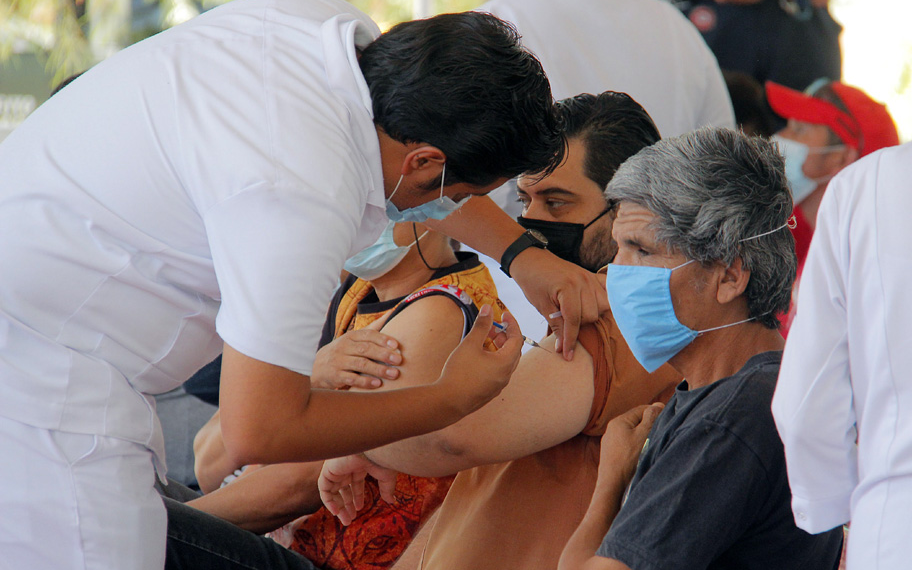 Variantes de coronavirus están ganando carrera contra vacunas anticovid: OMS