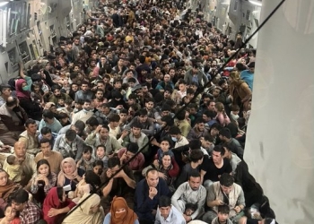 Estampidas en el aeropuerto; logran huir 640 agfanos