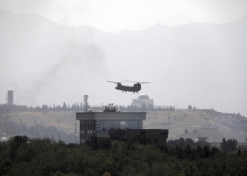 Tras avance de talibanes; Estados Unidos transfiere a personal de su embajada en Kabul