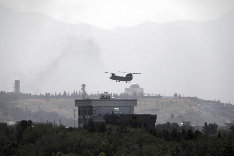 Tras avance de talibanes; Estados Unidos transfiere a personal de su embajada en Kabul