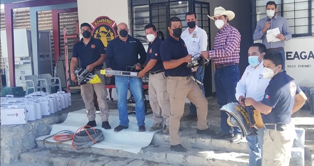 Entregan la Tarjeta Bombero