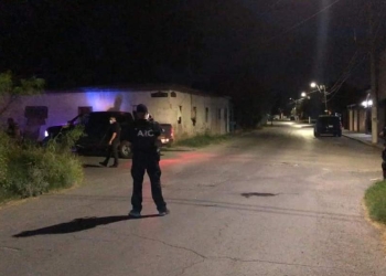 Detienen a pareja tras reporte de disparos y persecución