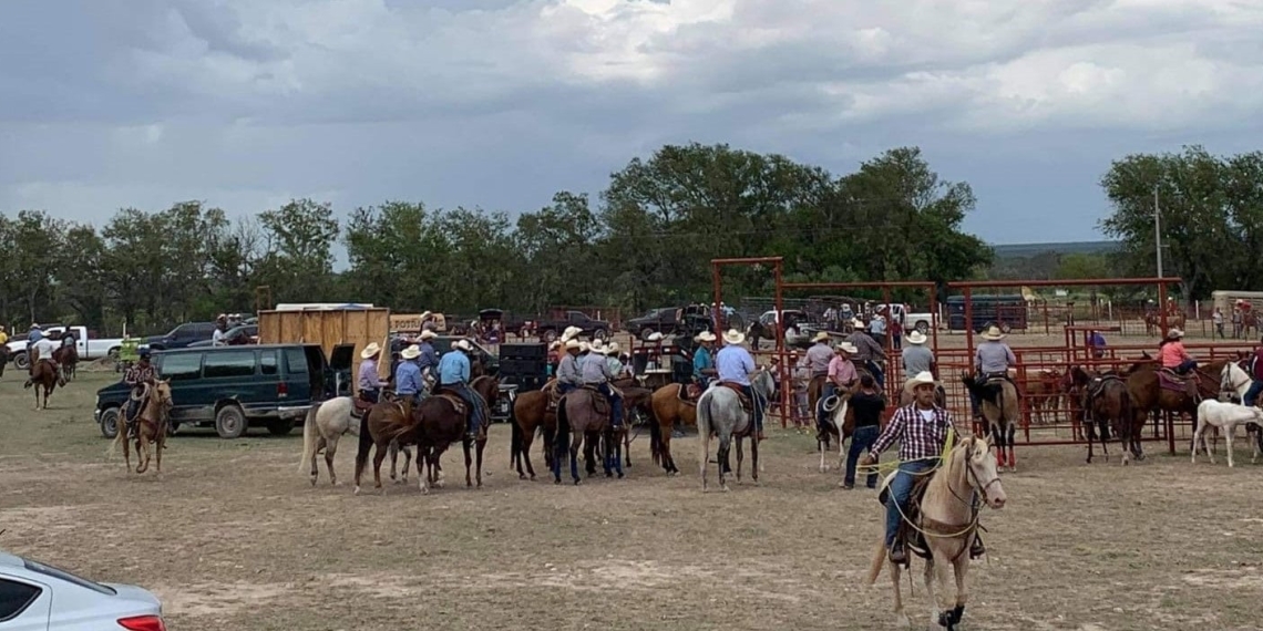 Realizan Primera cabalgata y jaripeo de la juventud en Acuña