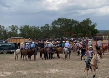 Realizan Primera cabalgata y jaripeo de la juventud en Acuña