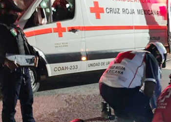 Recibe impacto de bala en una pierna mientras caminaba